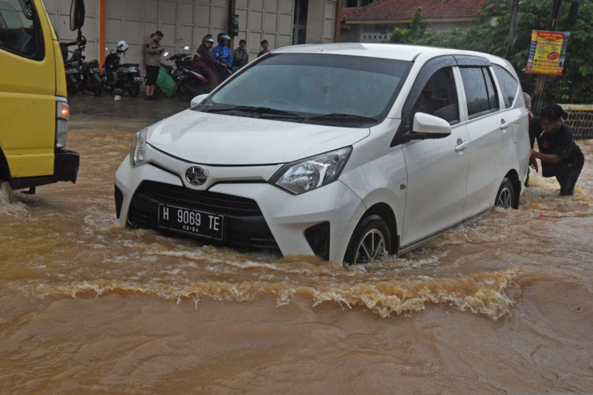 Mobil kebanjiran