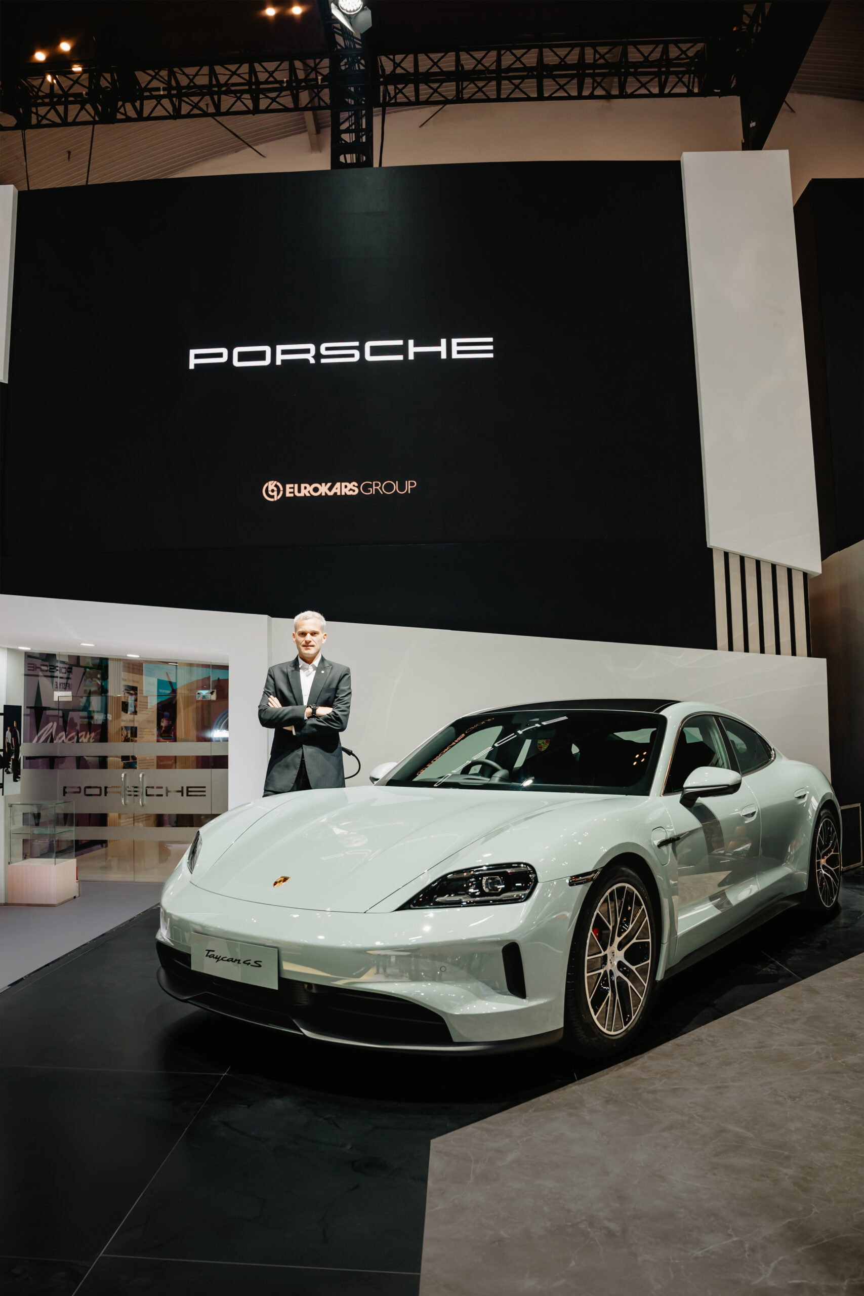 Porsche Taycan Hadir Di GIIAS 2024, Mesin Semakin Garang - Brik Media